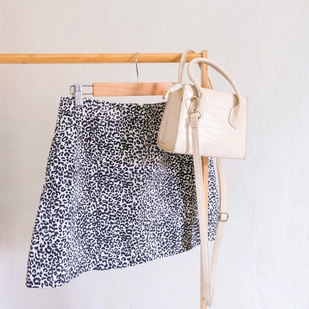 Cheetah Print Denim Skirt (Category: Skirts) located in Quezon City. Submitted by amnes. (Listing ID 1250439785, Image 1). Description: Size: 27-28 Length: 14.5 in.