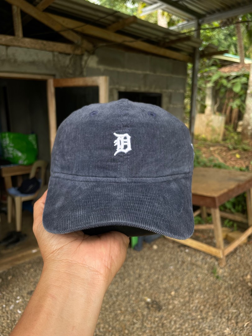 Detroit Tigers DENIM Fitted Hat by New Era - navy