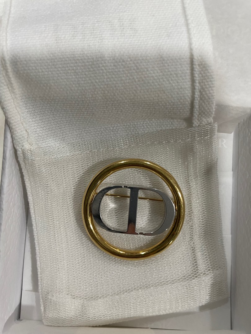 Christian shop dior brooch