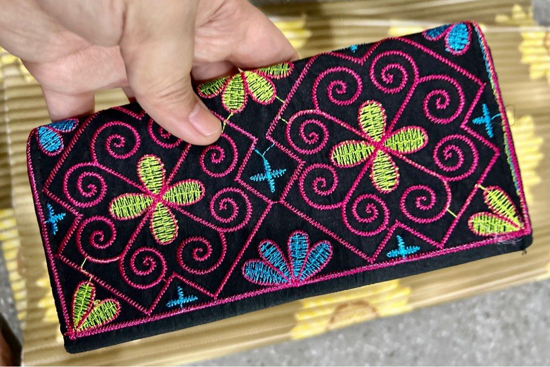 Embroidery Wallet (Category: Wallets & Card holders) located in Manila. Submitted by cozzyessentialshopph (Listing ID 1250387289, Image 2). Description: Item; Embroidery Wallet Material: Qty: 1 Price: 199 Size: long MOP: GCash, PNB, BDO MOD: all SF and booking courier service are co by the buyer Loc: Ipil Bambang Manila Thank you.