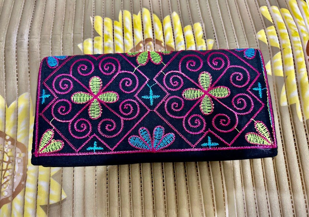 Embroidery Wallet (Category: Wallets & Card holders) located in Manila. Submitted by cozzyessentialshopph (Listing ID 1250387289, Image 1). Description: Item; Embroidery Wallet Material: Qty: 1 Price: 199 Size: long MOP: GCash, PNB, BDO MOD: all SF and booking courier service are co by the buyer Loc: Ipil Bambang Manila Thank you.