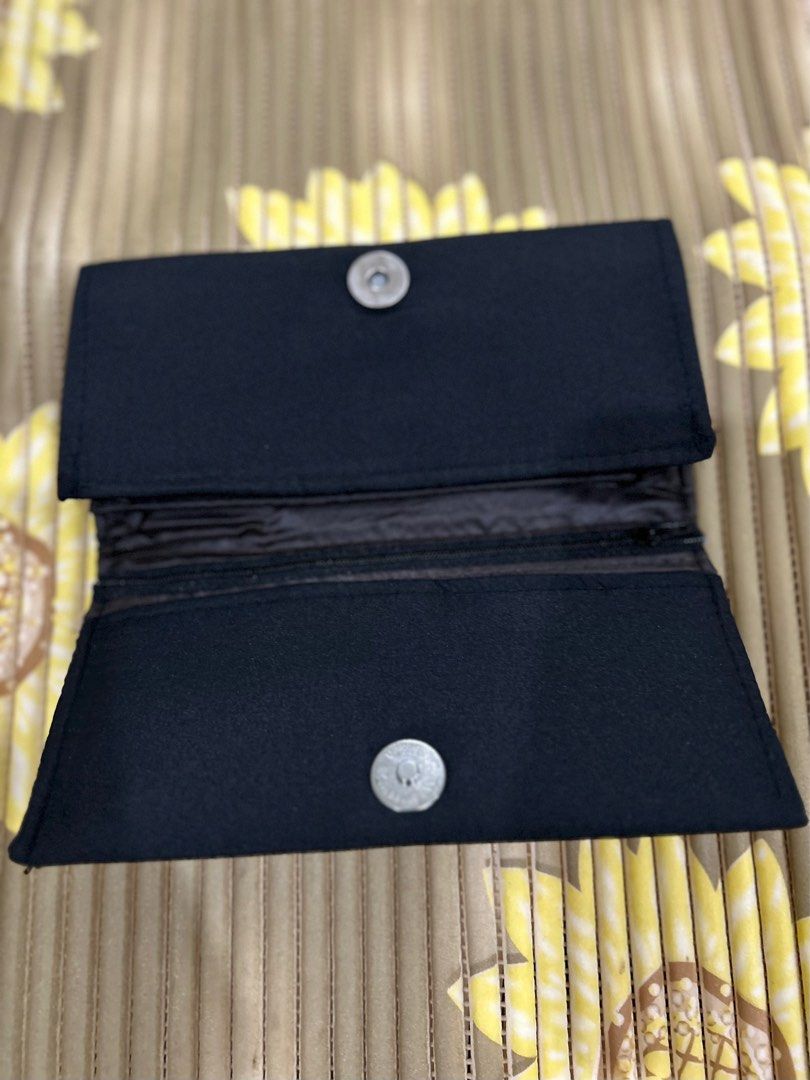 Embroidery Wallet (Category: Wallets & Card holders) located in Manila. Submitted by cozzyessentialshopph (Listing ID 1250387289, Image 3). Description: Item; Embroidery Wallet Material: Qty: 1 Price: 199 Size: long MOP: GCash, PNB, BDO MOD: all SF and booking courier service are co by the buyer Loc: Ipil Bambang Manila Thank you.