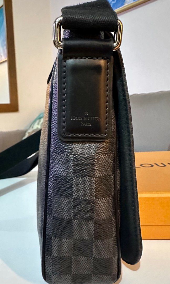 FASTBREAK New Authentic Louis vuitton Lv Mens Damier Graphite District PM  Sling Messenger Bag, Luxury, Bags & Wallets on Carousell
