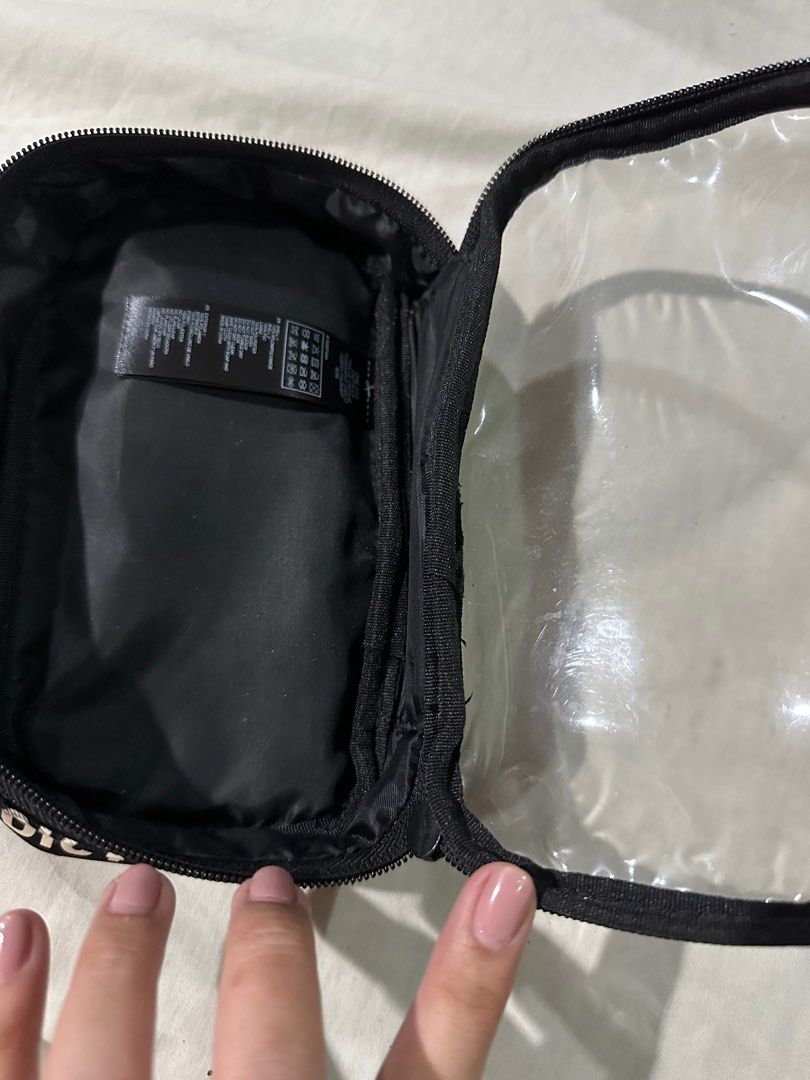 Forever21 Makeup Kit (Category: Purses & Pouches) located in Cebu City. Submitted by bangbang09 (Listing ID 1250502668, Image 3). Description: .