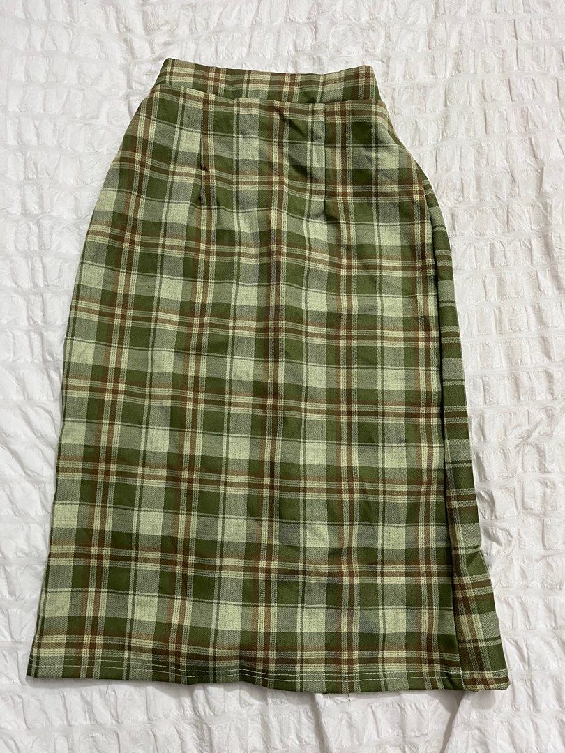 Green plaid skirt knee clearance length