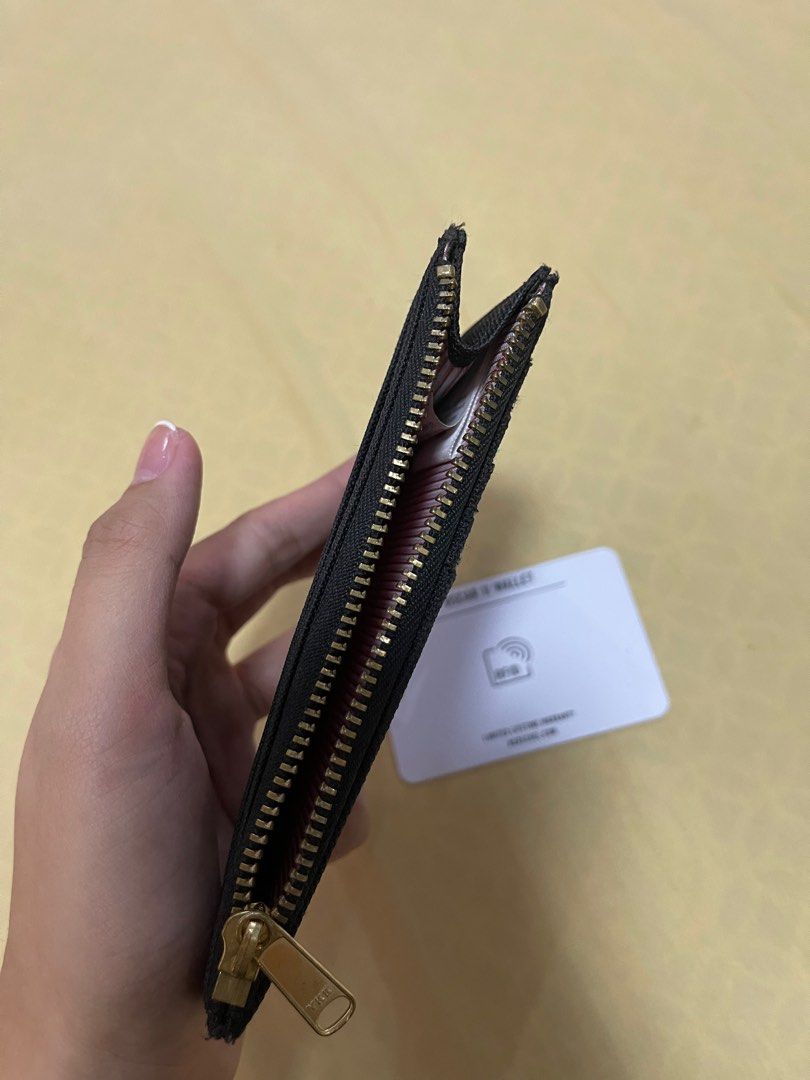 Herschel Oscar Card Holder Wallet (Category: Wallets & Card holders) located in Taytay. Submitted by nadsandthings (Listing ID 1250431172, Image 3). Description: Herschel Oscar Li RFID Wallet (Black) Super great condition! Bought in UPTC Herschel RFS: Have too much wallets na.