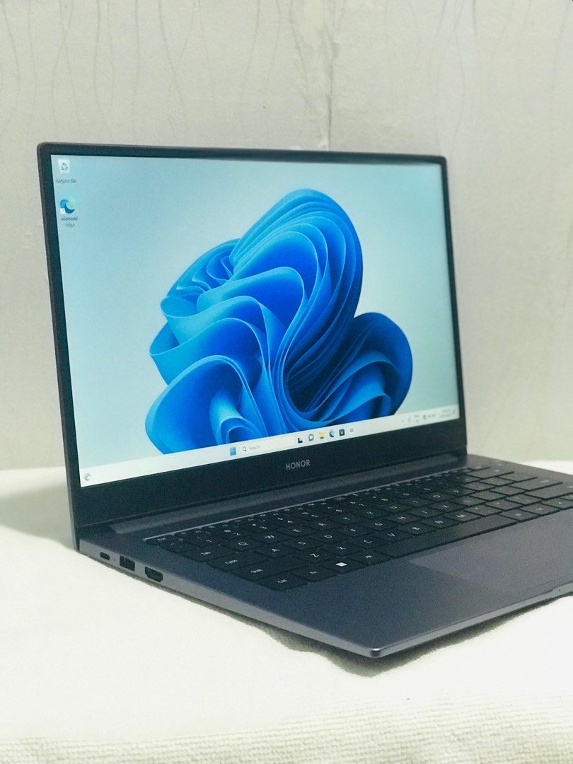 HONOR LAPTOP💥i3-11th Gen💥8 GB RAM💥256 SSD💥Windows 11 (Category: Laptops & Notebooks) located in San Juan City. Submitted by Karl_Mathew (Listing ID 1250536708, Image 3). Description: HONOR LAPTOP💥i3-11th Gen💥8 GB RAM💥256 SSD💥Windows 11 Quick Specs; 💥Intel Core i3-1115G4 3.00 (4 CPUs) 3.0GHz 💥Memory; 8 GB RAM DDR4 💥Storage; 256 SSD 💥Intel UHD Graphics 💥1920 x 1080 (32bit) (60Hz) 💥Windows 11 ▪︎ Good Condition ▪︎ Test To Sawa ▪︎ Good C
