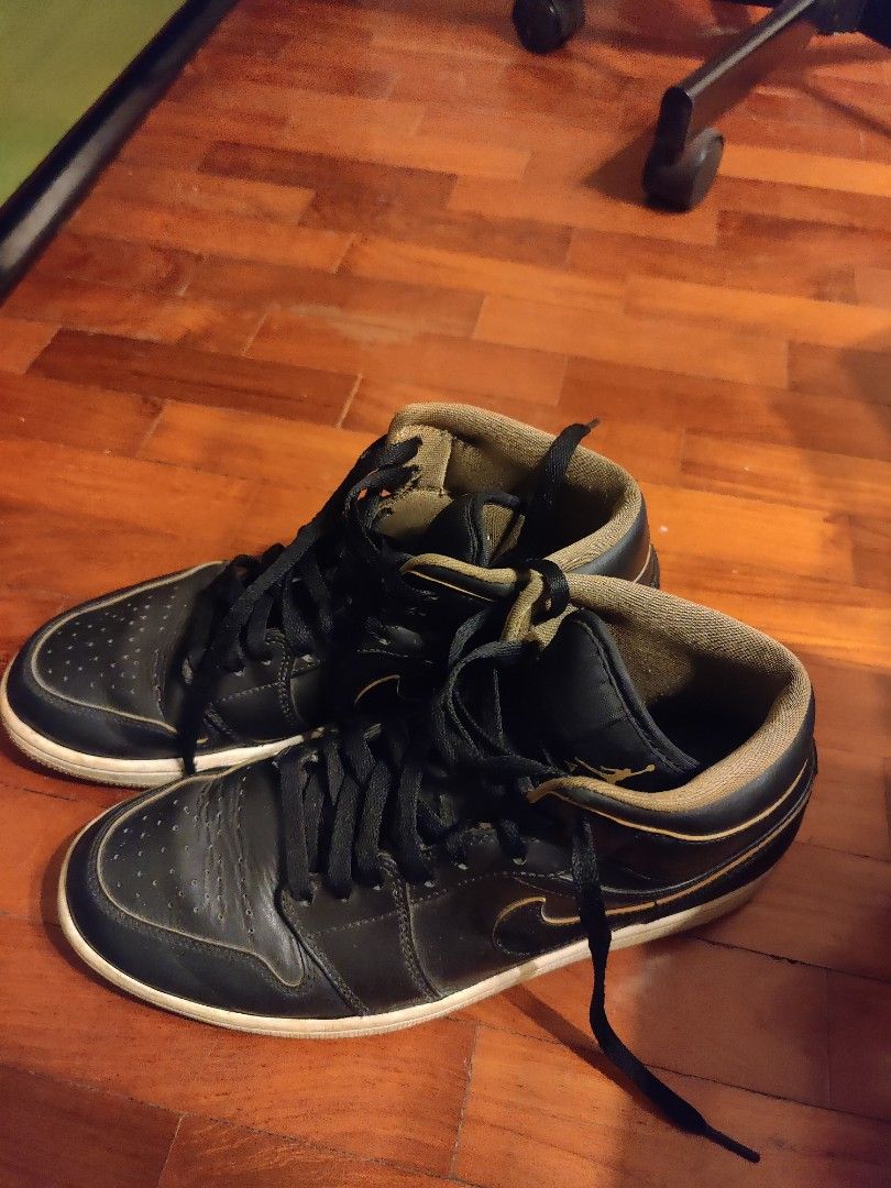 Air jordan 1 mid online black gold