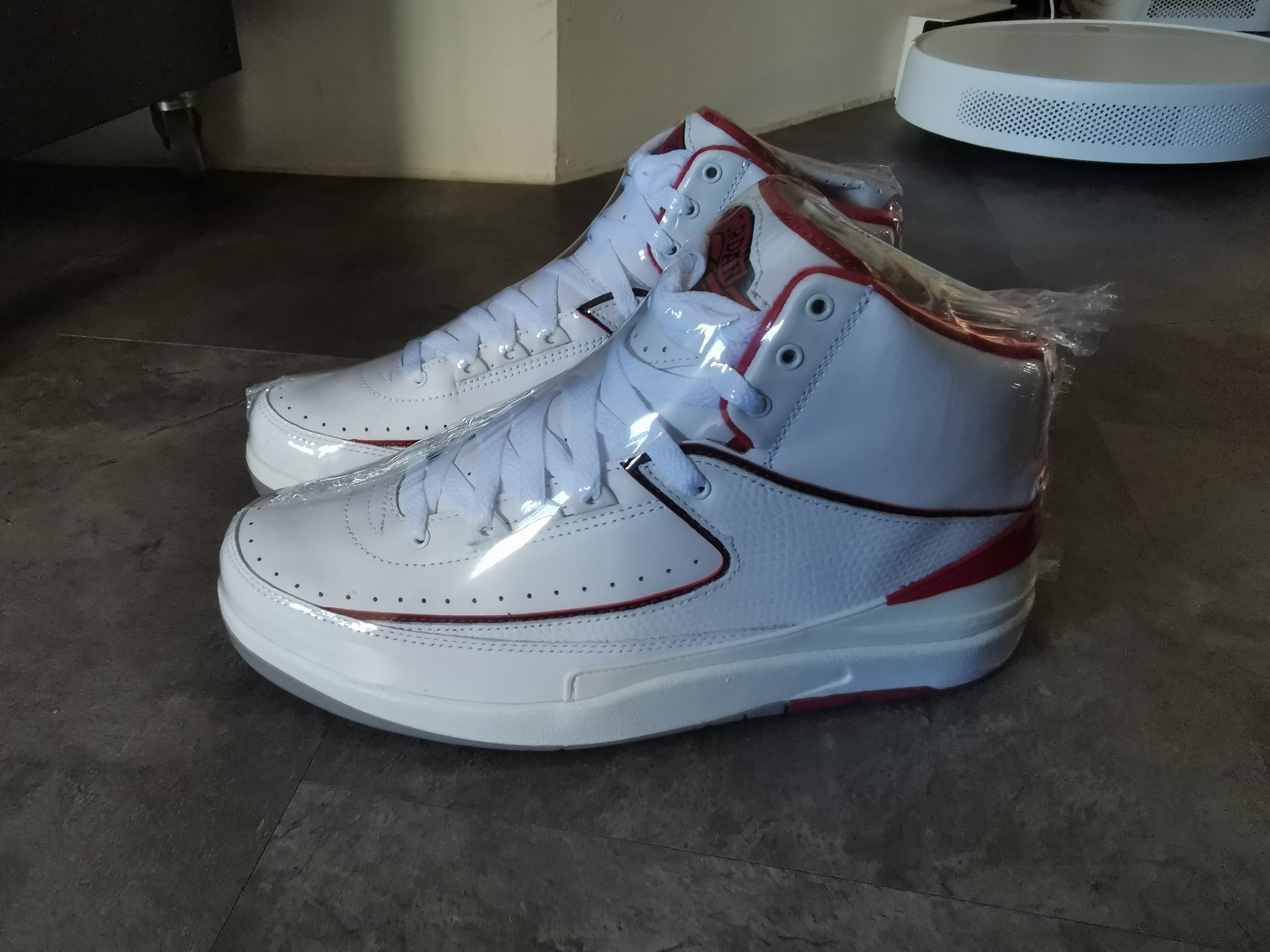 White and red jordan clearance 2