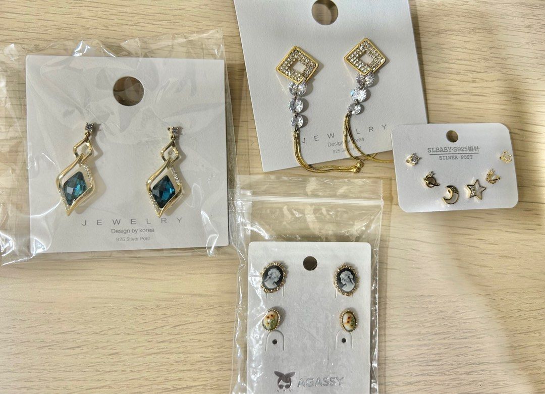 Korean Gold Earrings (studs, long earrings), Women's Fashion, Jewelry   Organisers, Earrings on Carousell