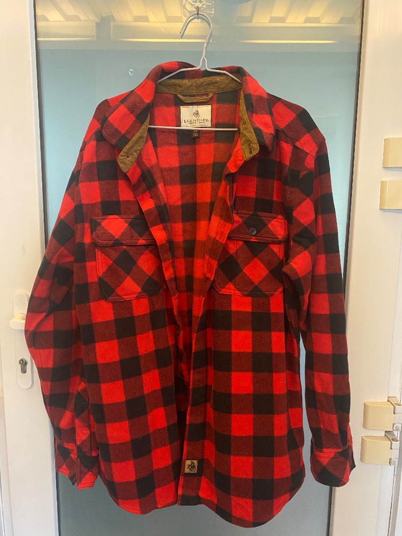 Legendary Whitetails red & black checkered flannel on Carousell