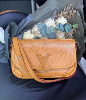 Louis Vuitton Buci Quartz EPI