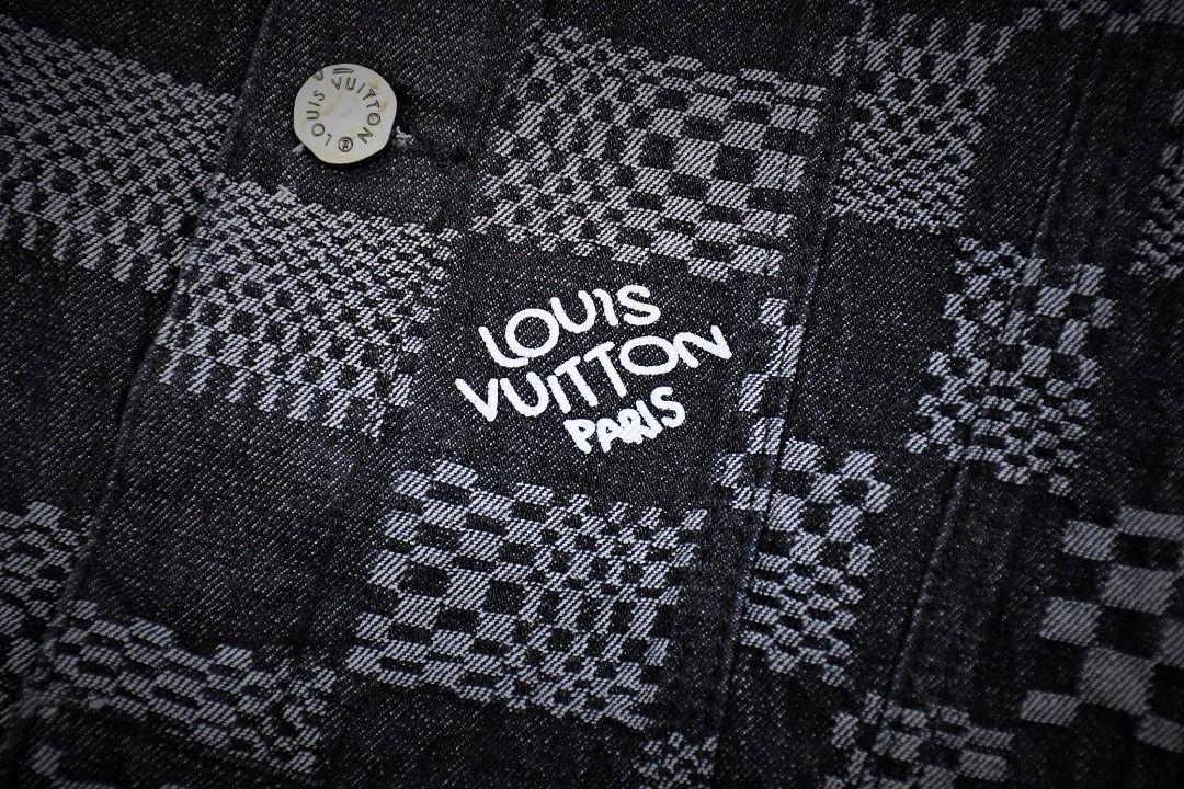 LOUIS VUITTON - Distorted Damier Denim Jacket Runway Show