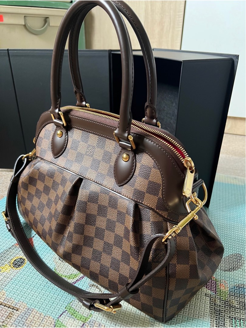 Review & What Fits: Louis Vuitton Trevi PM - Domesticated Me