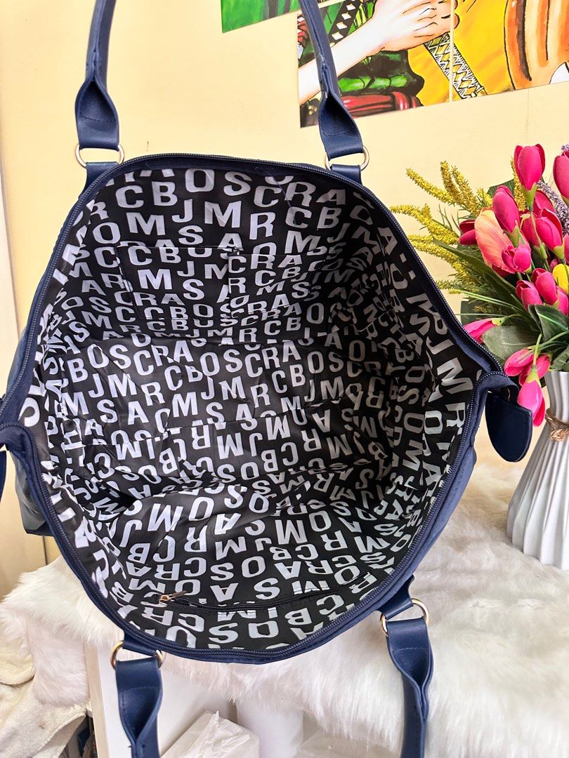 Marc Jacobs Travel Bag (Category: Luxury Bags & Wallets) located in Caloocan City. Submitted by thrifter_mnl (Listing ID 1250412555, Image 3). Description: 🌸Large Compartment 🌸With Sling 🌸Travel Bag.