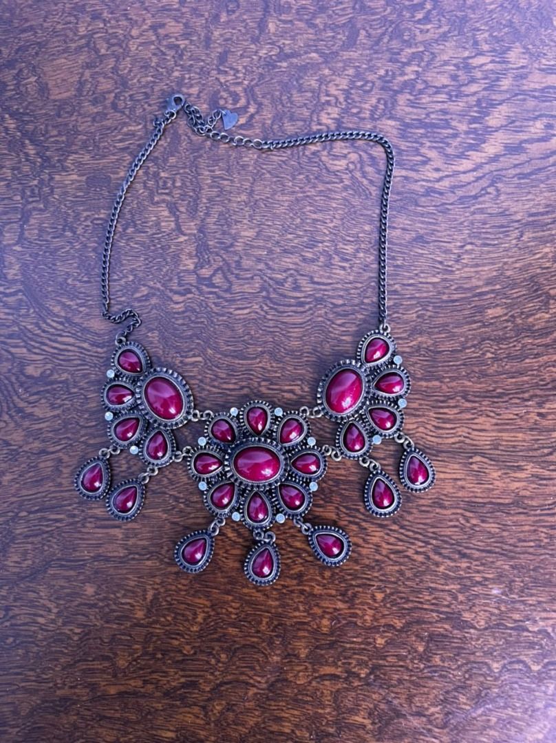 Maroon statement outlet necklace