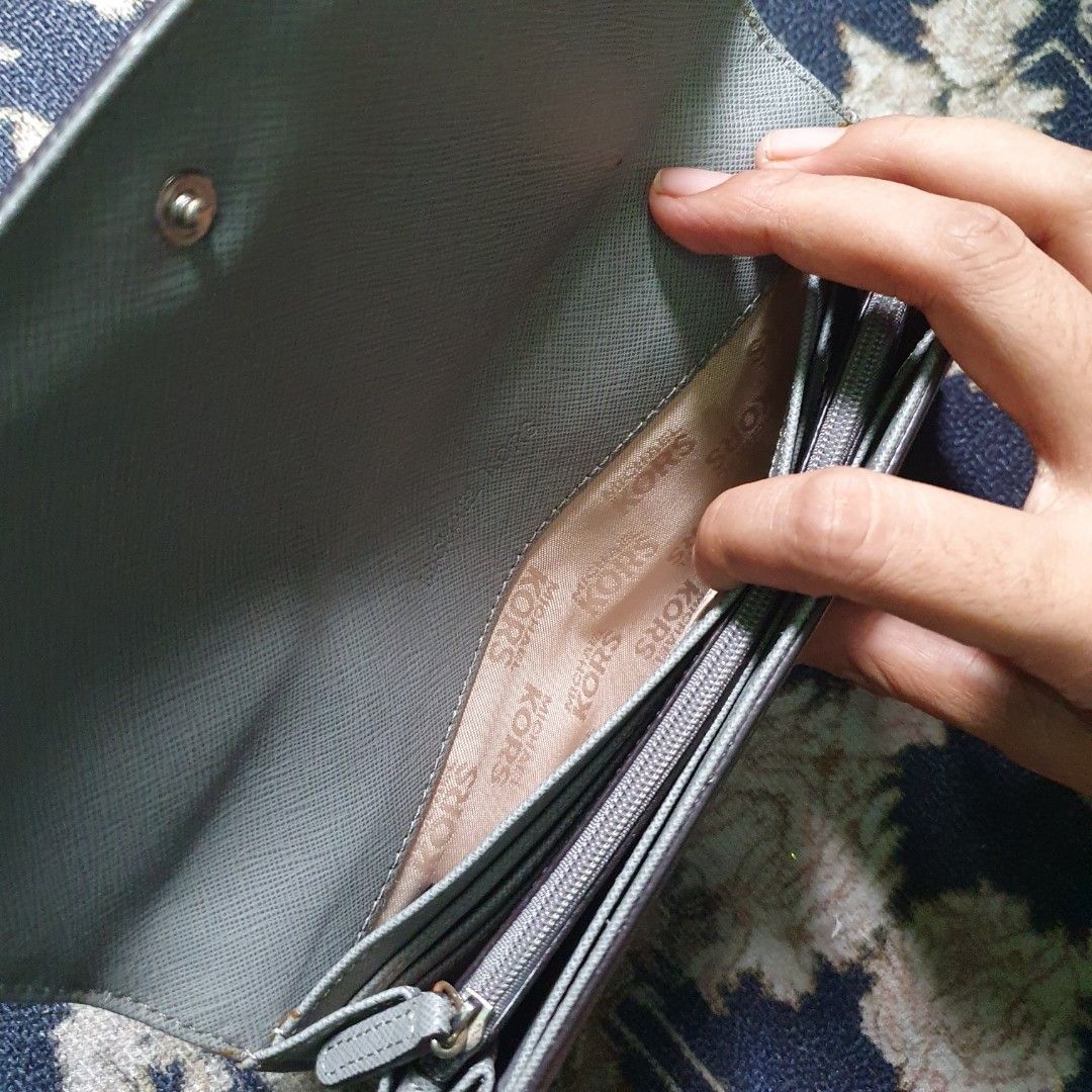 Michael kors grey deals saffiano bag