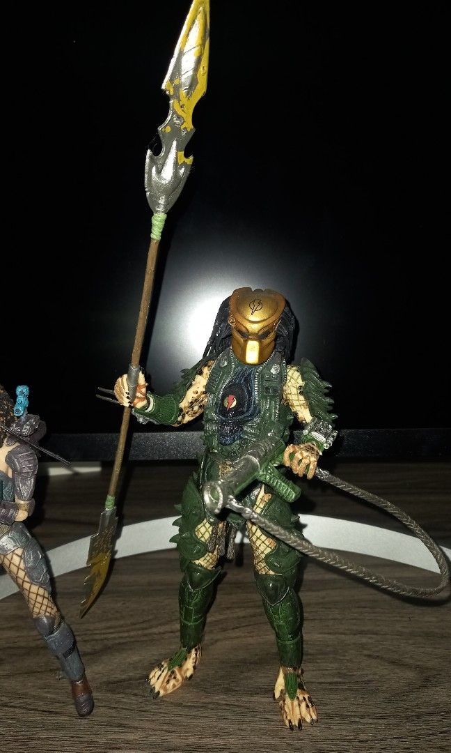 Neca predator hot sale broken tusk