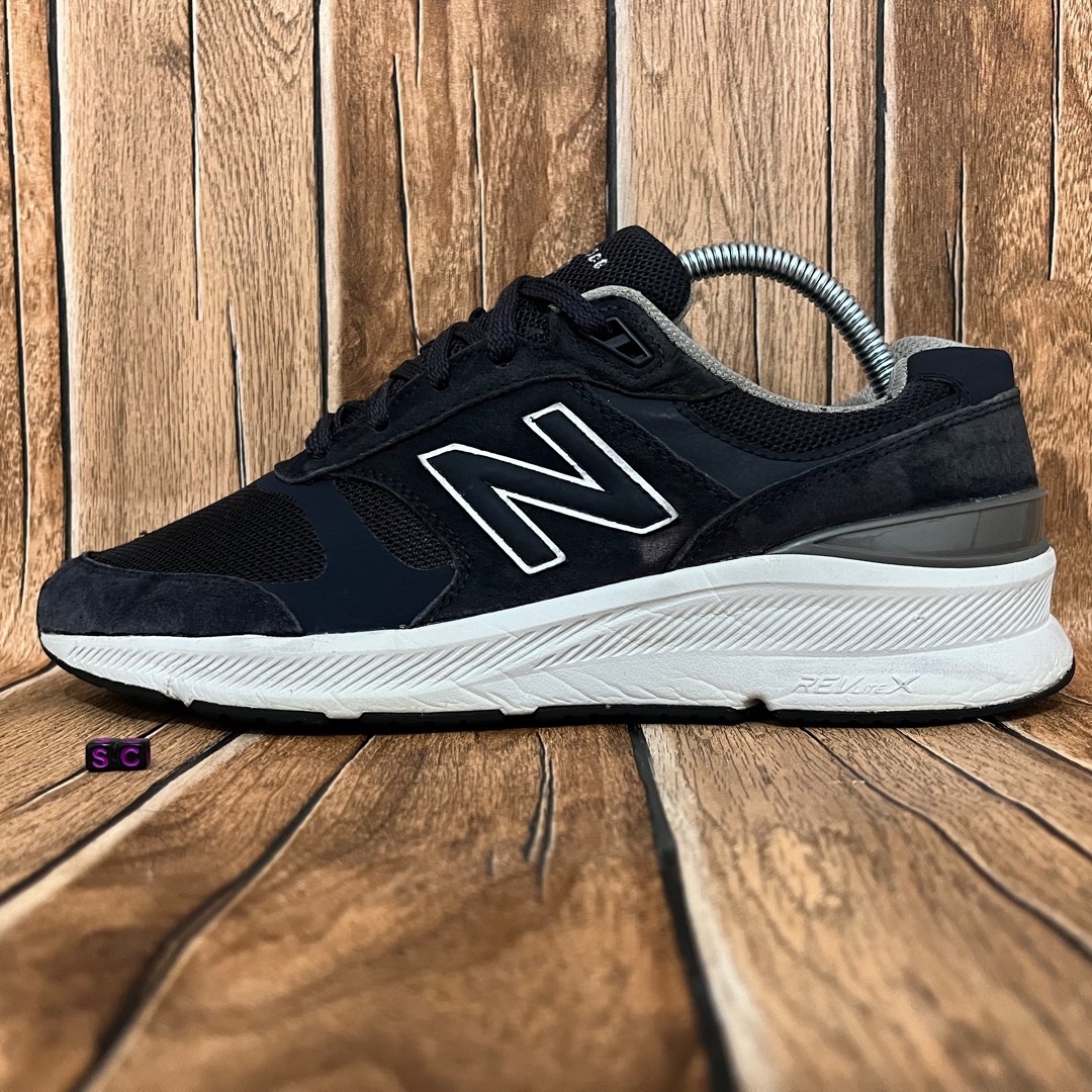 New balance 880, Fesyen Pria, Sepatu , Sneakers di Carousell