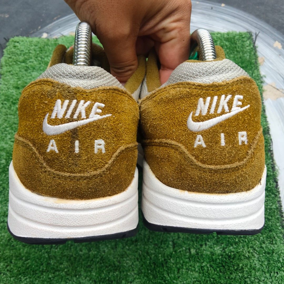 Air max deals retro shoes