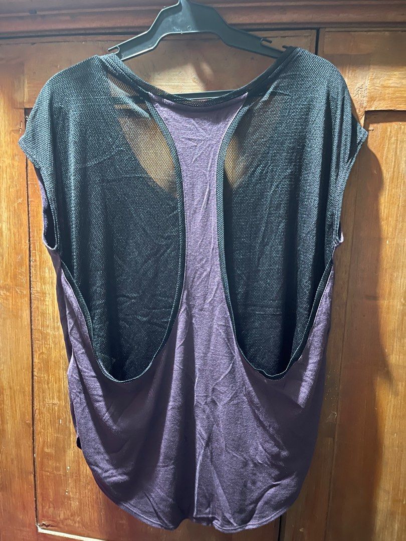 Nike shirt mesh back (Category: Activewear) located in Quezon City. Submitted by xtn18 (Listing ID 1250494811, Image 2). Description: Original nike shirt Mesh back Size: Medium but can fit to large Super cute esp when wearing sports bra.
