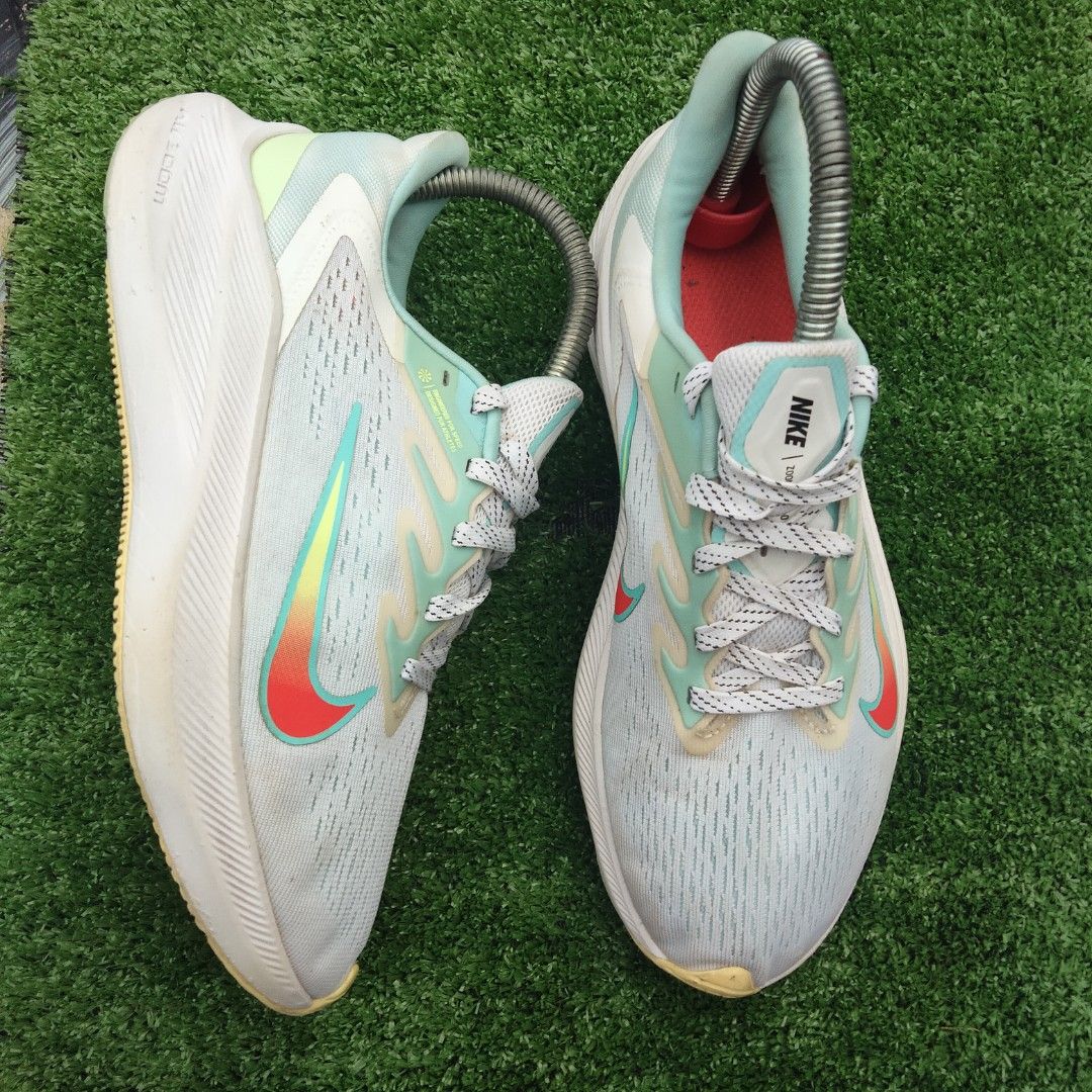 NIke zoom winflo sampan size 4.5uk