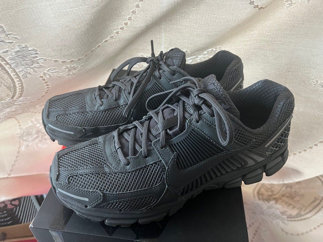 Nike zoom vomero 5, 男裝, 鞋, 波鞋- Carousell