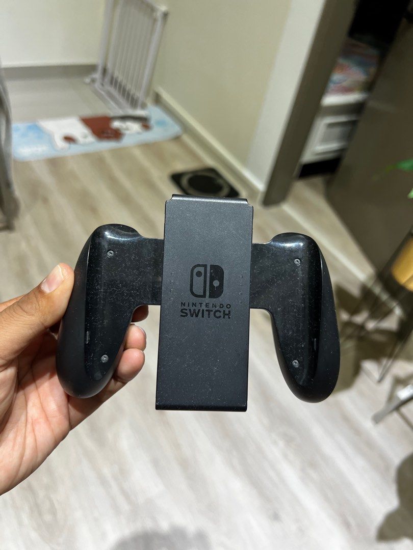 Nintendo switch controller + holder, Video Gaming, Gaming Accessories