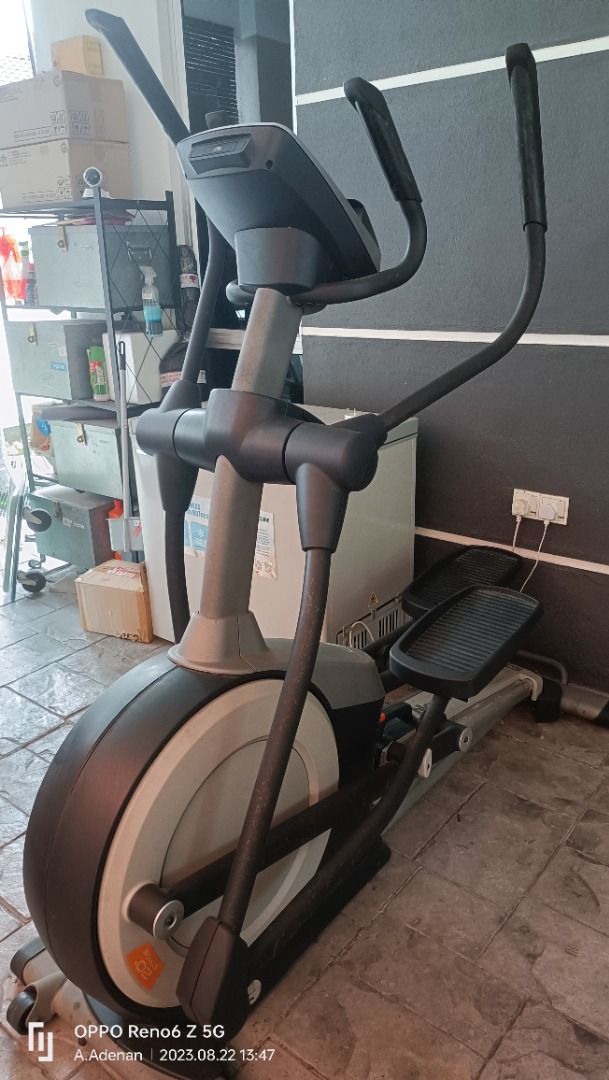NordicTrack E7.2 Incline Elliptical Cross Trainer, Sports Equipment