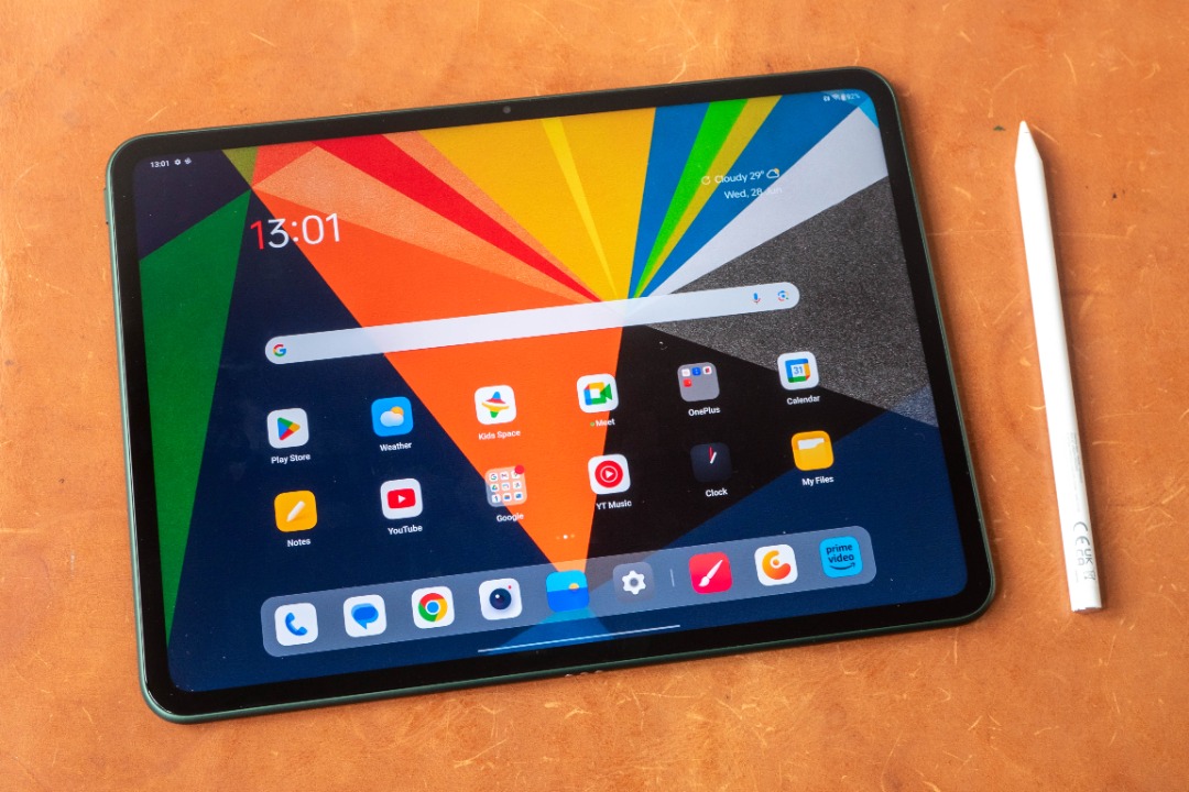 OnePlus Pad (8GB 128GB) with pen and keyboard, Mobile Phones & Gadgets