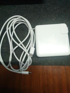 original apple adaptor/charger