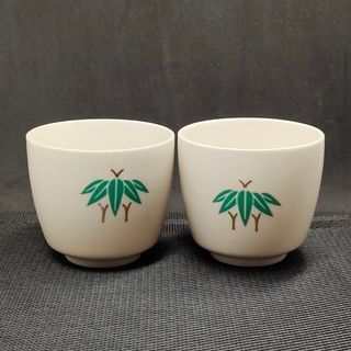 Pair of Matcha Tea Porcelain Tea Cups with Bamboo Emblem Design