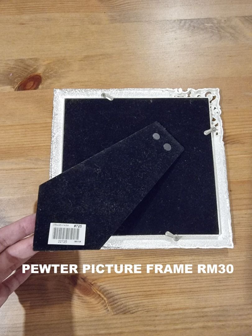Picture Frames (Category: Frames & Pictures) located in Petaling Jaya. Submitted by mamaida24 (Listing ID 1250394915, Image 2). Description: Different material for each frame..