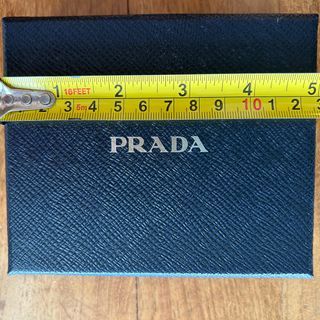 Prada playing cards, 名牌, 飾物及配件- Carousell