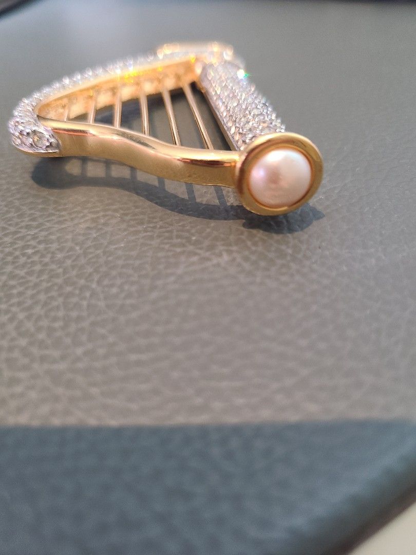 Swarovski pins retired hot sale