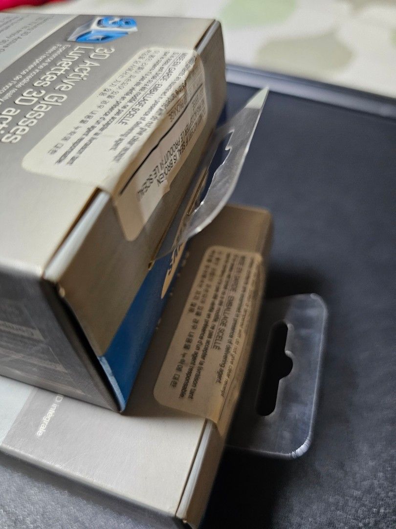 Samsung 3D glasses unused (Category: Sunglasses & Eyewear) located in Quezon City. Submitted by justc (Listing ID 1250386171, Image 2). Description: unopened unused samsung 3D glasses sh***pe checkout.