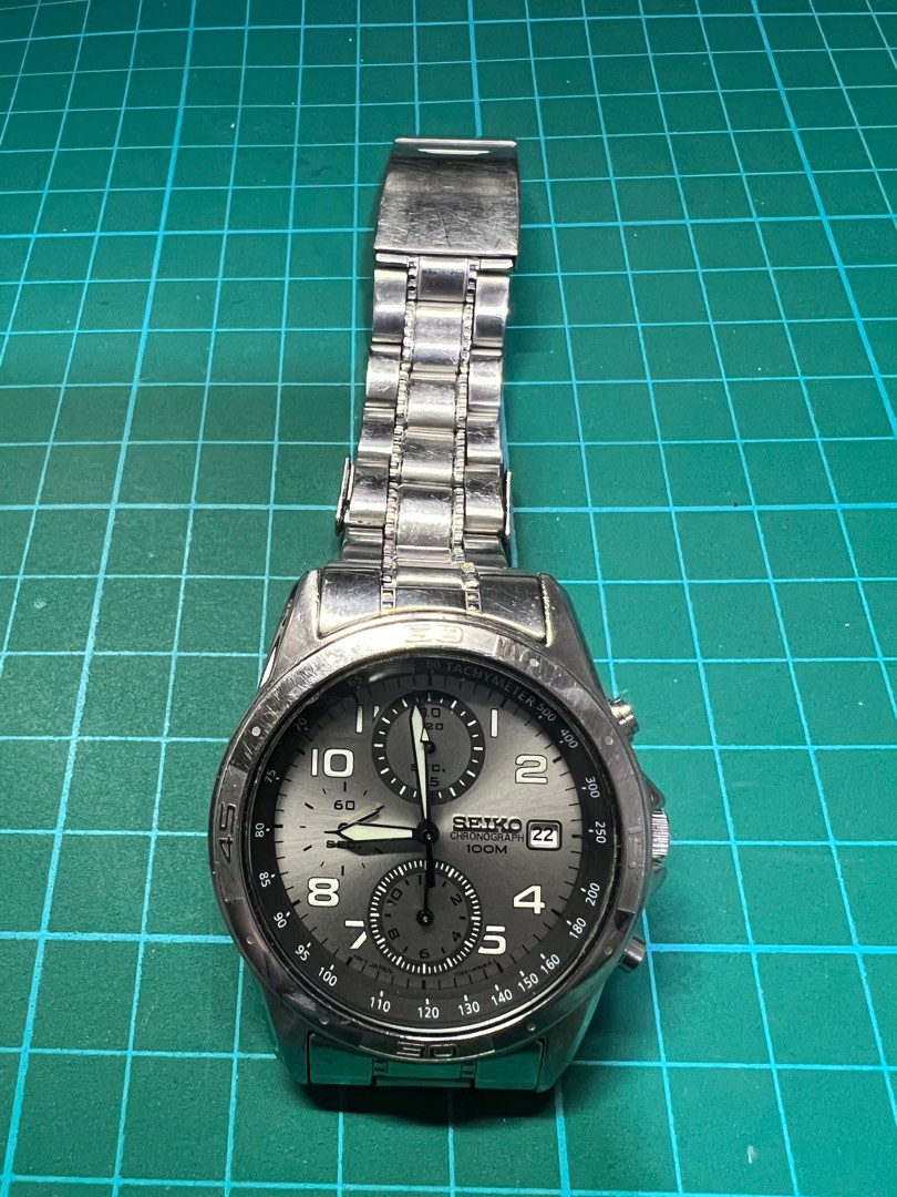 Seiko Chronograph Stainless steel Water resistant 10 Bar Men s
