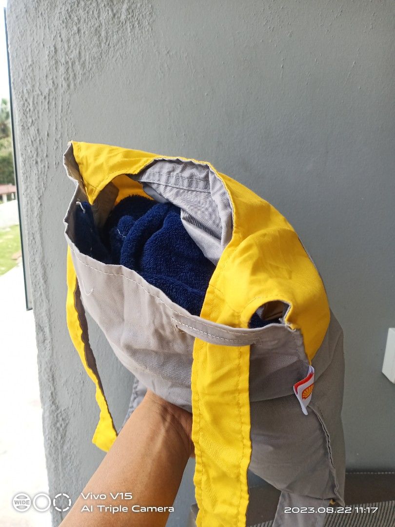 Shell (Category: Backpacks) located in Jempol. Submitted by raimiee (Listing ID 1250404002, Image 3). Description: beg shell cond cantik COD.
