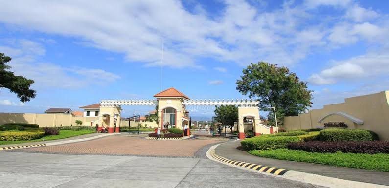 South Forbes Villas (Category: Lot) located in Calamba. Submitted by bubbles.iglesias (Listing ID 1250530283, Image 2). Description: South forbes Villas 150 sqm Not tumbok Not perimeter Regular cut .