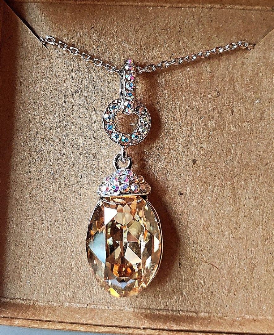 Swarovski crystal elements top necklace