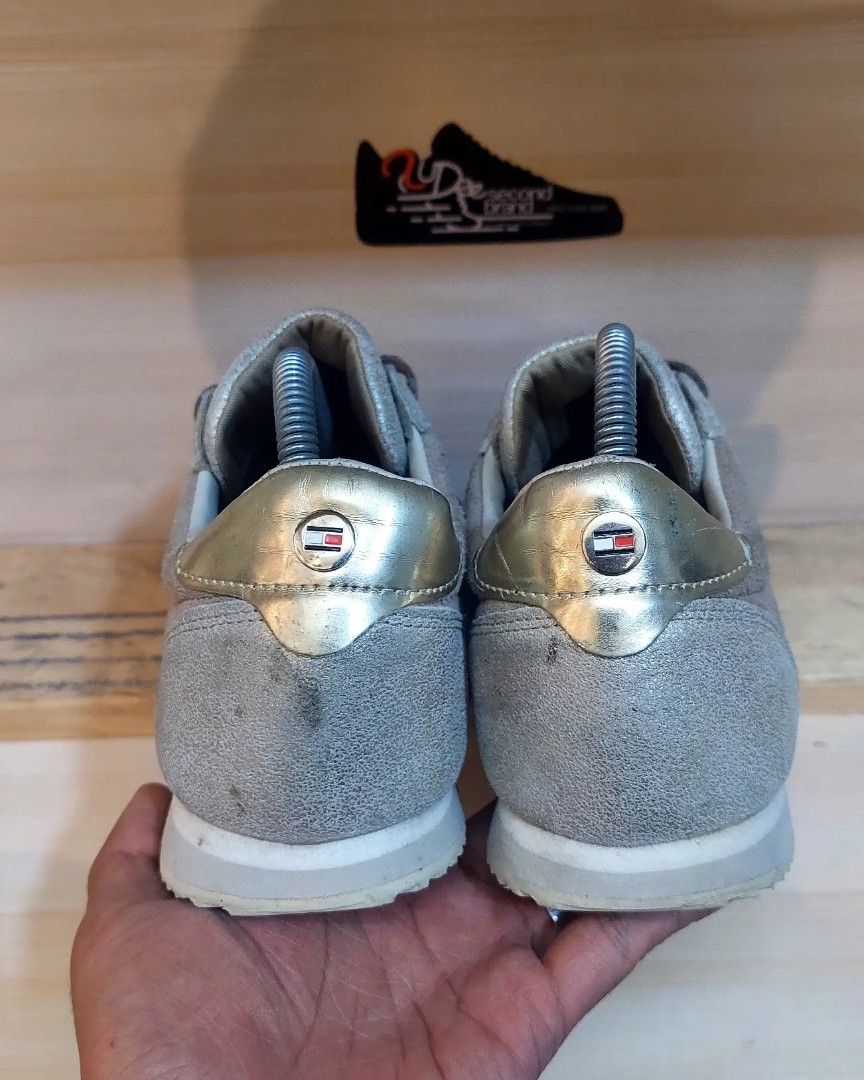 Tommy Hilfiger phoenix Fesyen Pria Sepatu Sneakers di Carousell