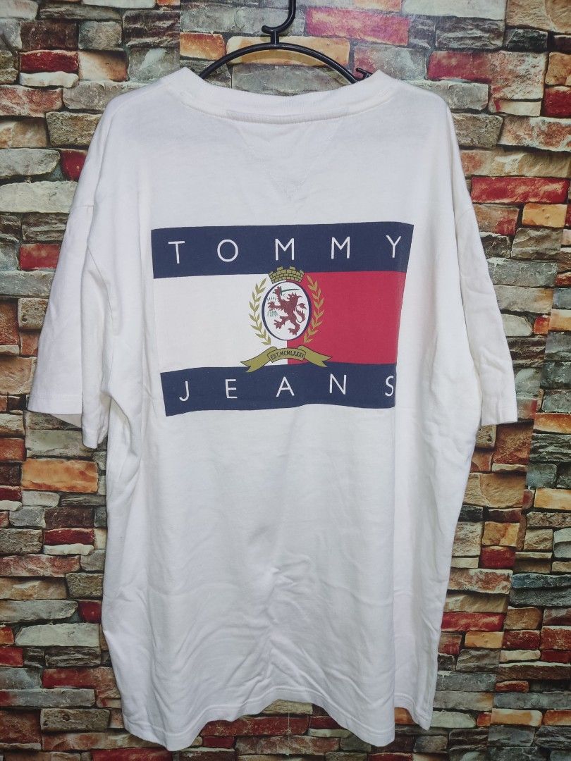 Tommy Hilfiger Shirt Big Logo (Category: Tshirts & Polo Shirts ) located in Bacolor. Submitted by isho05 (Listing ID 1250560093, Image 2). Description: Tommy Hilfiger Tees Patches logo in front Printed at the back Size Large on tag can fit up to xxl 9/10 condition please refer to width and length Length 30 width 25.