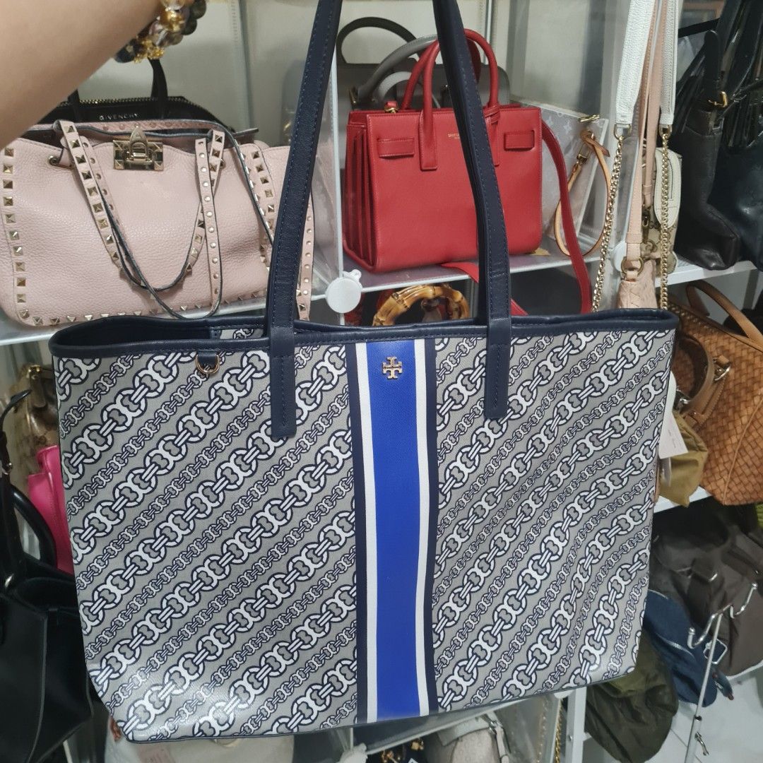 Tory Burch Fleming Bucket Bag, Women's Fashion, Bags & Wallets, Tote Bags  on Carousell