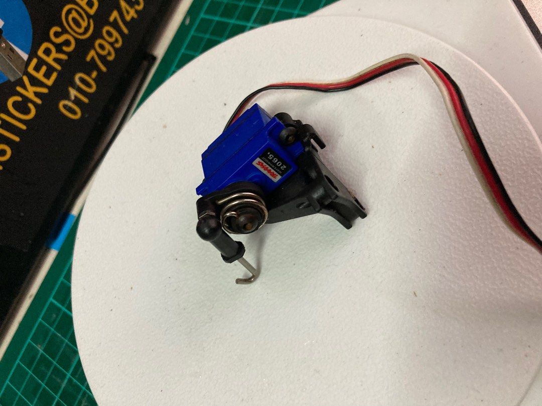 Traxxas trx4 two speed gear servo with mount and hook set, Hobbies