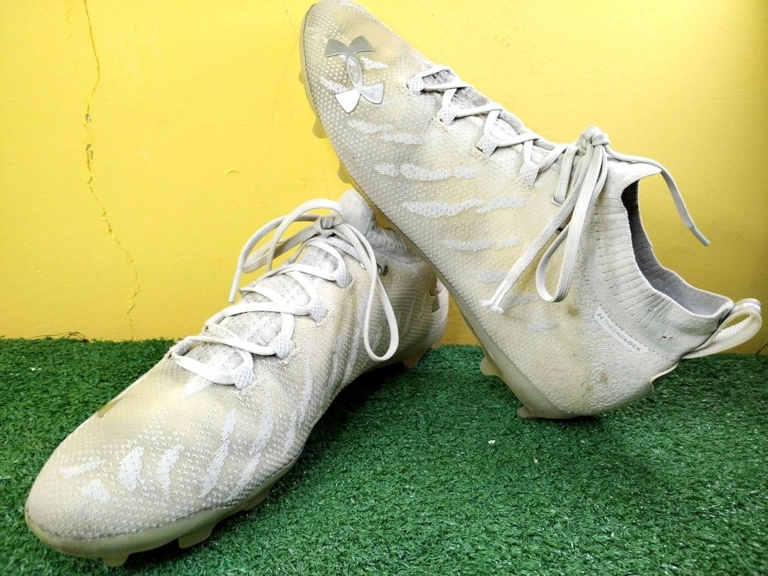UNDER ARMOUR SOCCER BOOTS Men s Fashion Footwear Boots on Carousell