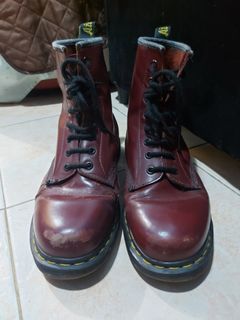 Used original dr.martens cherry red 1460 size uk8 us9men us10 ladies no box for only 3k,sign of usage but in good condition,pasig area pick-up or ship at buyers expense,cash or gcash payment,ty