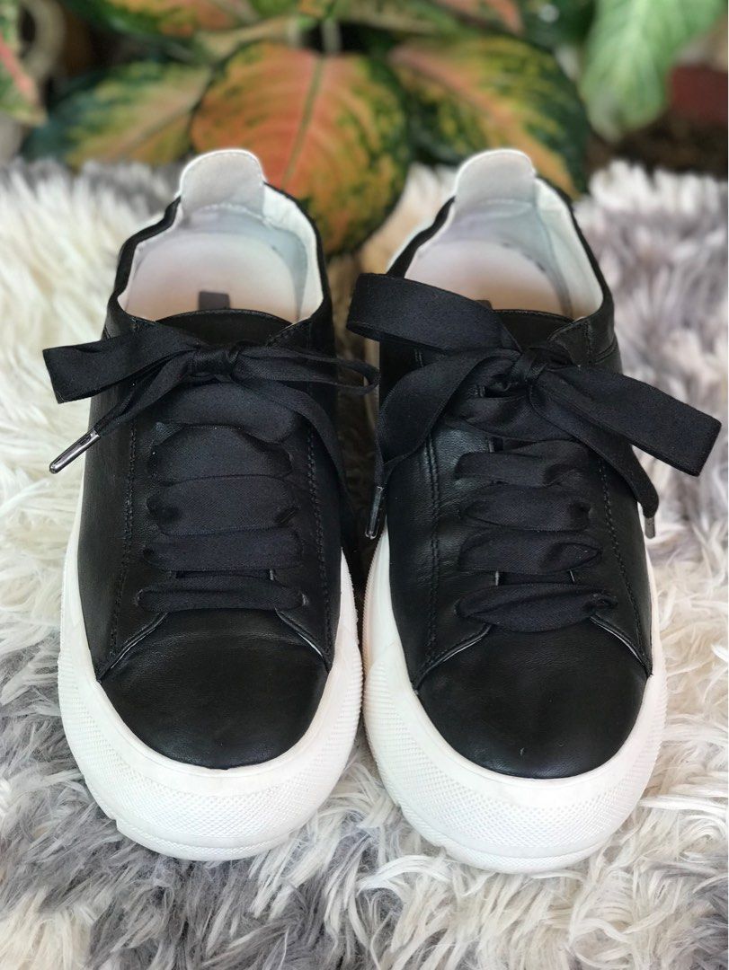 Vera wang outlet wedge sneakers