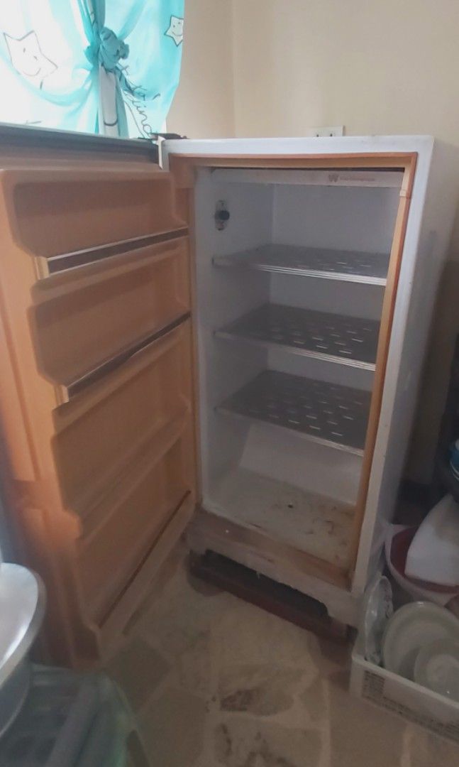 White Westing House Uptight Freezer (Category: Refrigerators and Freezers) located in San Pedro. Submitted by PrettyBakersCollection (Listing ID 1250431743, Image 2). Description: White Westing House Uptight Freezer Very Good Condition & Durable Height: 46.5" Width: 20" Location: San Pedro, Laguna RFS: Decluttering(used only for sausage & dumplings business) Php 2,500.00 Note: Buyer will pick-up the appliance or will be the one to book the delive