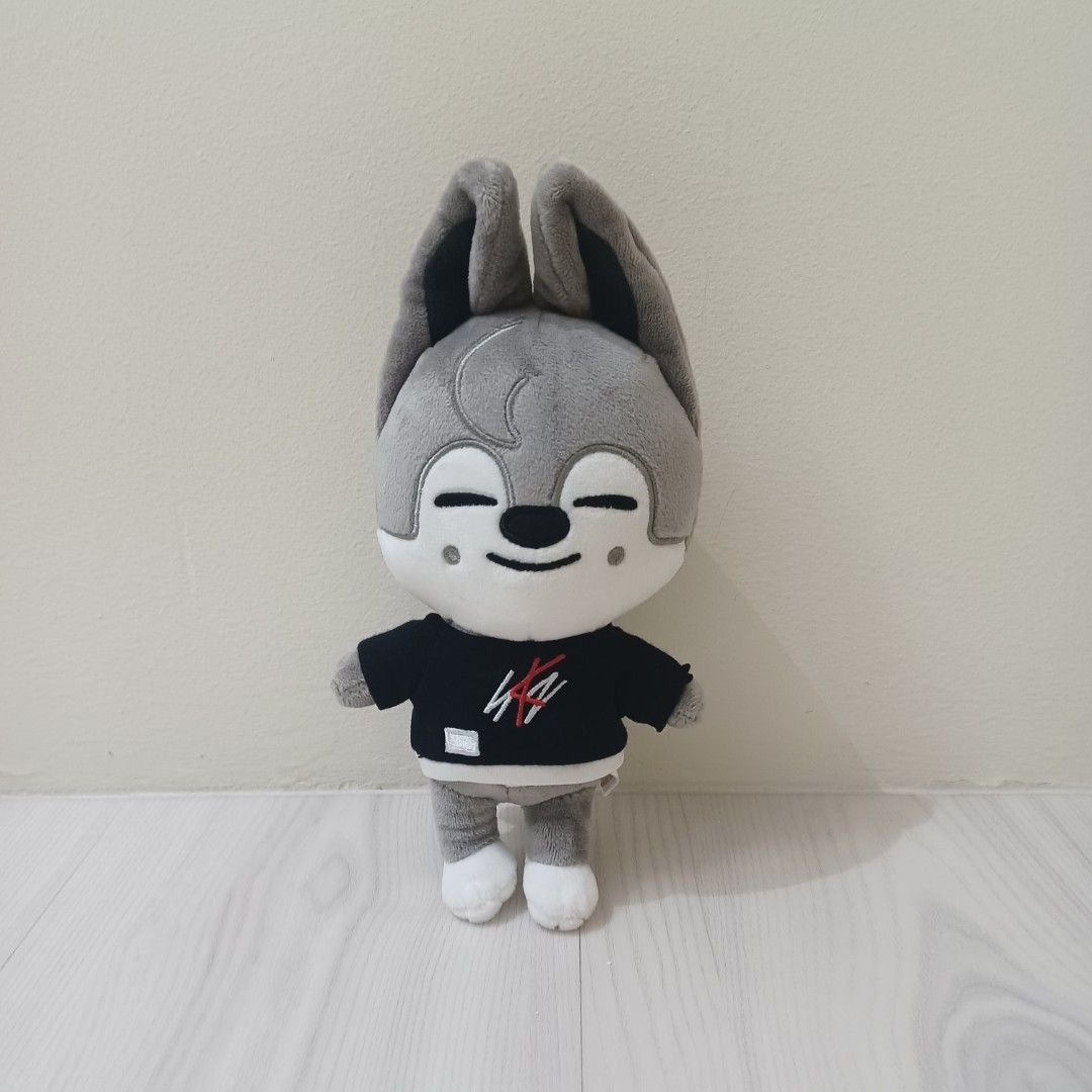 [WTS] Official Skzoo plush Wolfchan Stray kids bangchan, Hobbies & Toys ...