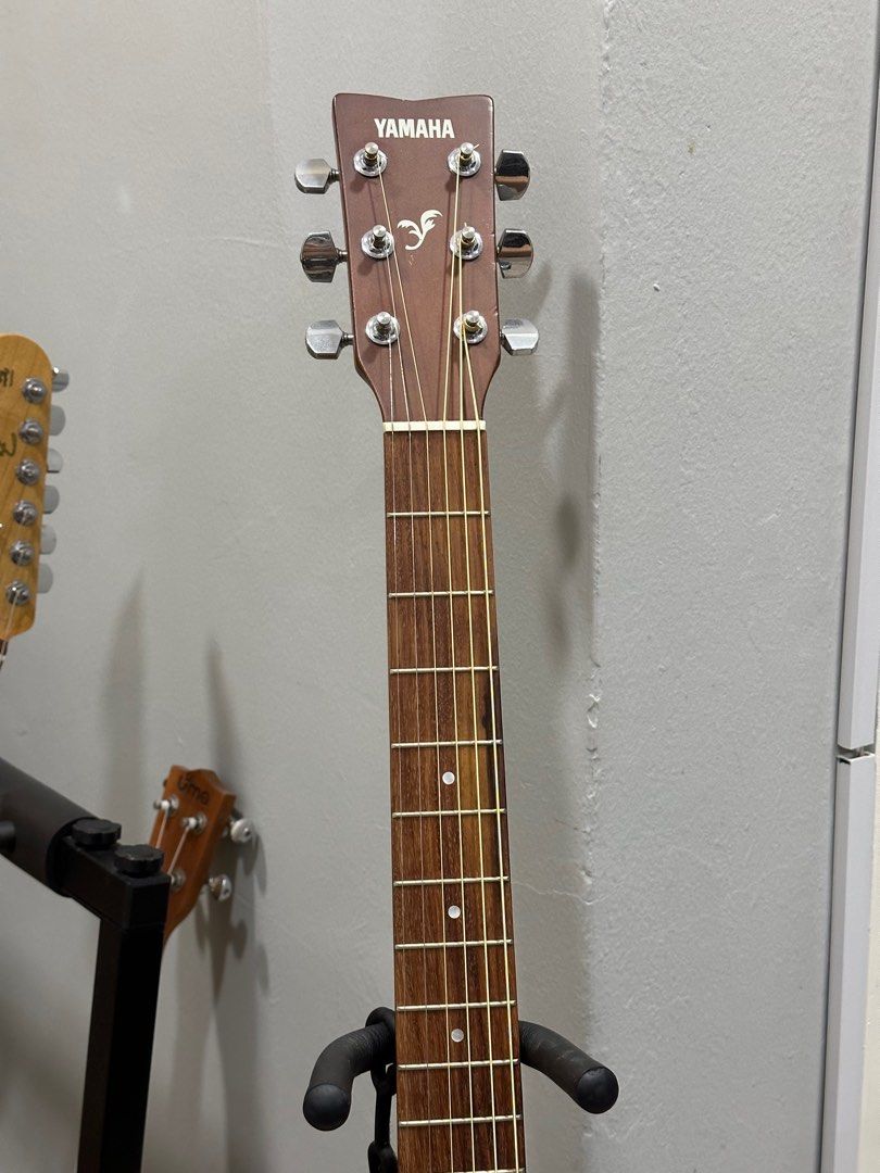 Yamaha f310 outlet left handed